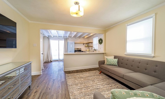 Greenwood House | Stylish 2BR n Old Town Greenwood