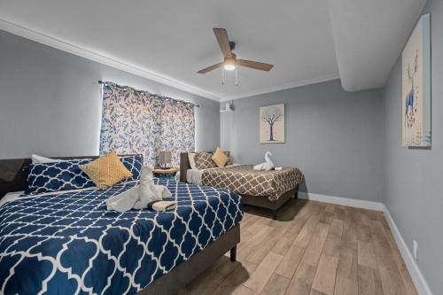 Neartown Apartment | Stylish 2BR Saltwater Pool