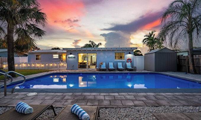 Jupiter House | Stylish 3-Bedroom Pool Retreat