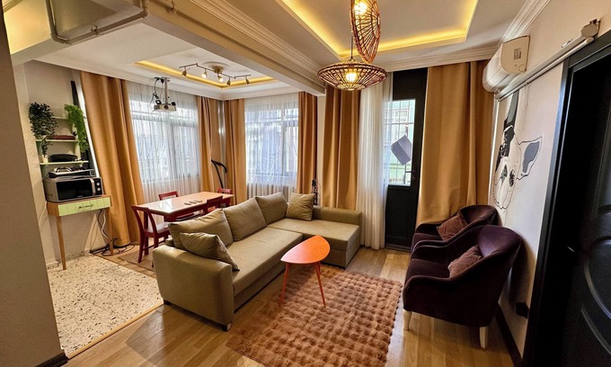 Emin Sinan Apartment | Stylish 3 Room Flat 3 AC, WiFi Walk to Grandbazaar High speed WiFi , AC