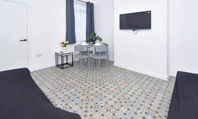 Stoke-on-Trent House | Stylish 3bedroom near Stoke-on-Trent hospital