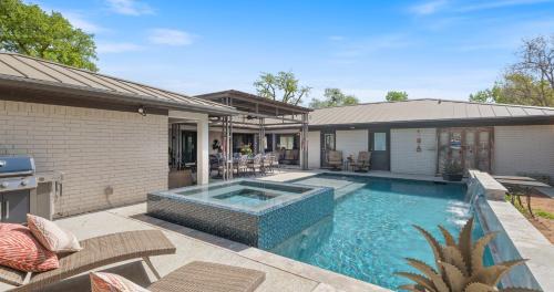 Horseshoe Bay House | Stylish 3BR House with Swimming Pool and Walking to HSB Resort