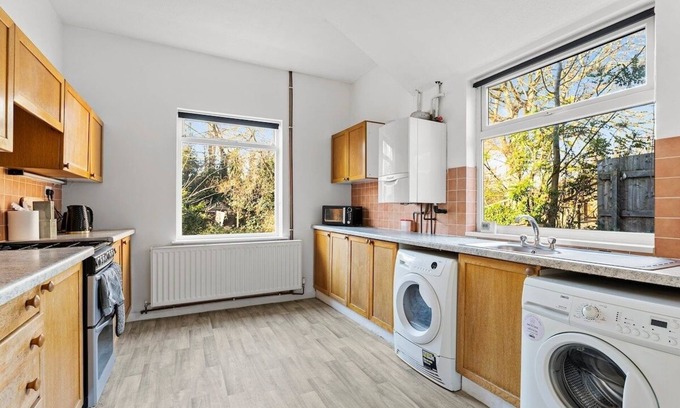 Loughborough House | Stylish 5 bed in Central Loughborough - Games Room