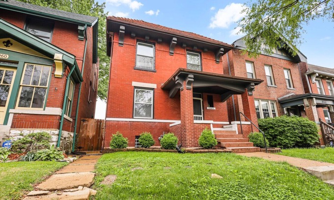 Tower Grove South House | Stylish 5BR | Near Downtown | Private Backyard