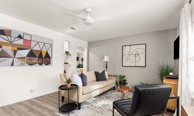 MLK House | Stylish and Cozy 2BR in Vibrant East Austin