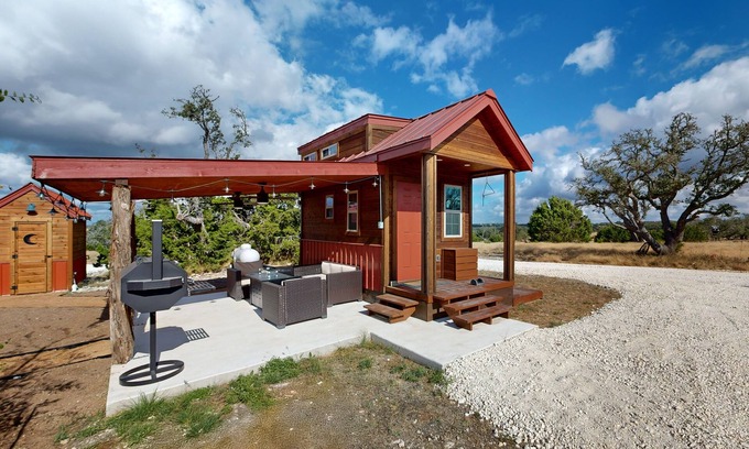 Harper Cabin | Stylish and cozy cabin with firepit, kitchen, AC and free wifi