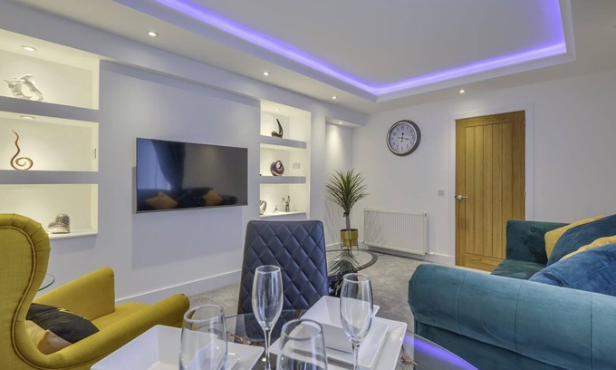 Aberdeen House | Stylish and luxurious 3 bedroom house.