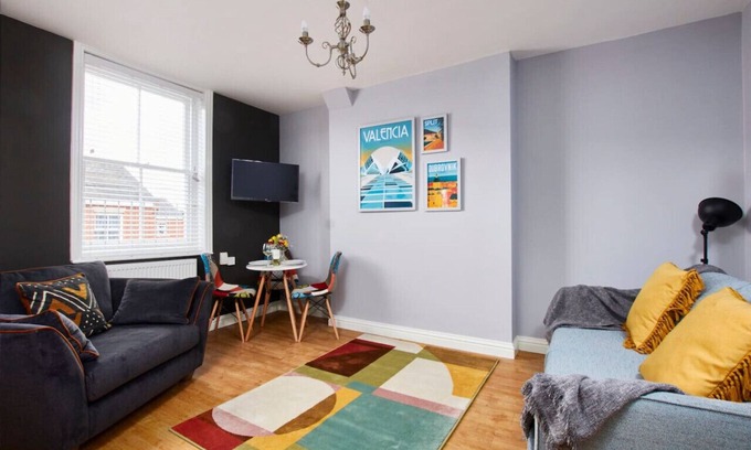 Castle Donington Apartment | Stylish Apt. Near Airport, Fast Wifi, Gym Pass