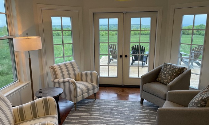 Meaford House | Stylish Capecod Country Villa on 35 beautiful acres