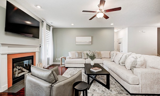 Acton House | Stylish Comfort in Southeast Indy!