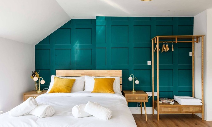 Riverside Apartment | Stylish en-suite Boutique Apartment 8min to centre for 4