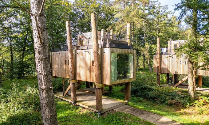 Maubray House | Stylish Escape with Views