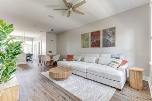 Tampa House | Stylish Midtown 3 Bedroom 4 Bathroom Private Garage Family & Group Ready