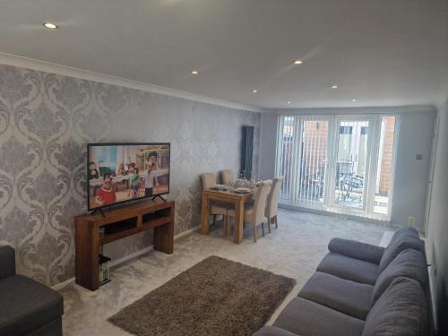 Chapeltown Apartment | Stylish & Modern 2 Bed House With Free Parking Leeds