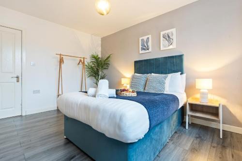 Cradley Heath Apartment | Stylish New Apartment - Free Wifi & Netflix - Top Rated - 3MH