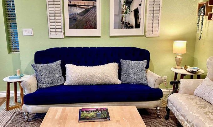 El Granada Apartment | Stylish Seaside Guest House, Walking to Beach