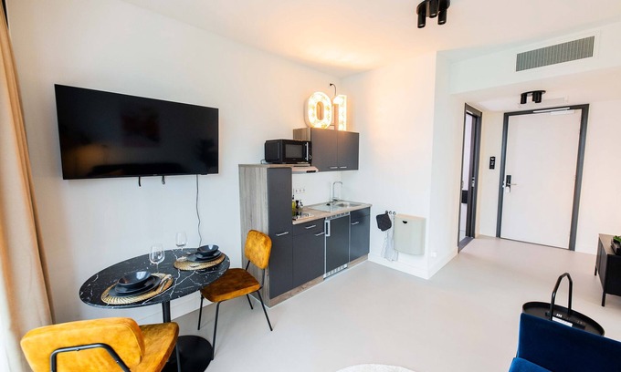Katendrecht Apartment | Stylish Serenity 1BDR Apartment BHD