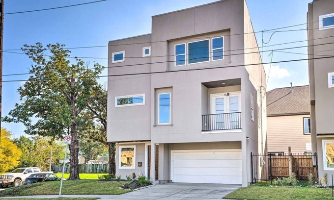 Riverside Terrace House | Stylish & Spacious 3-Bedroom Townhome in the Heart of Houston