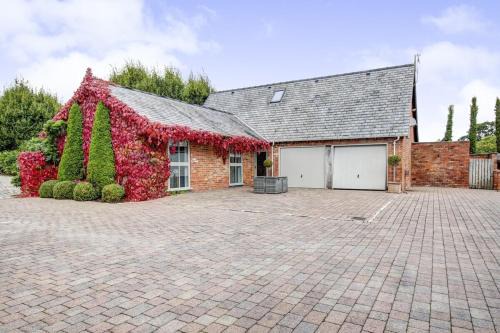 Malpas House | Stylish Stay Near To Carden Park By Cheshire Escapes