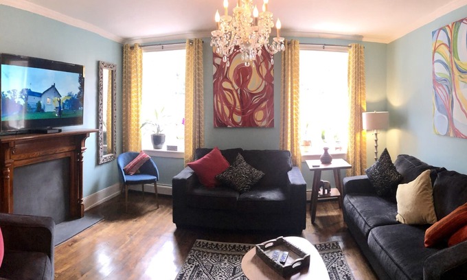 Ashfield House | Stylish Stone Row Apartment in Historic Downtown