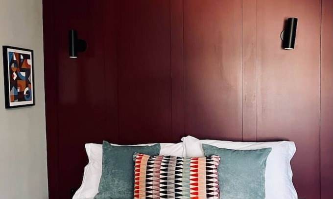 Innerleithen Apartment | Stylish studio room, en-suite & kitchenette