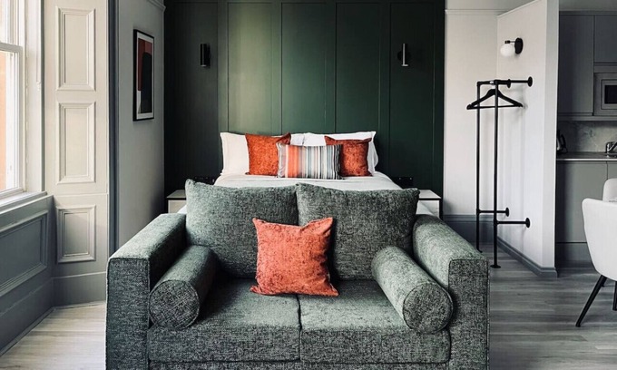 Innerleithen Apartment | Stylish studio-king & twin, en-suite, kitchenette (room 4)