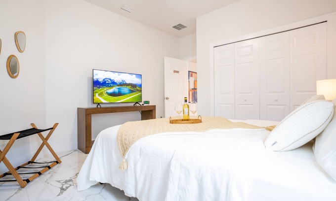 Temple Crest Apartment | Stylish Studio located within walking distance of Busch Gardens in Tampa, FL