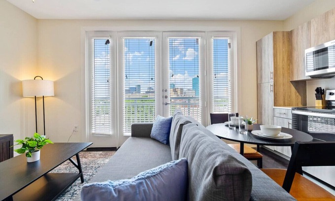 Fort Worth Condo | Stylish Urban Retreat: Modern Condo with Pool
