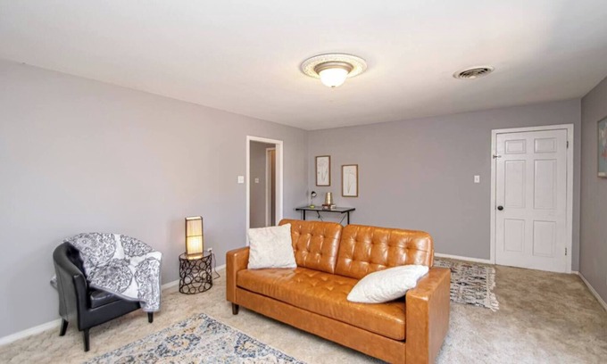 Little Rock House | Stylish Workforce Housing Fast Wi-Fi Pet Friendly