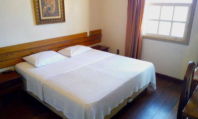 Ouro Preto Apartment | Suíte com Vista Para a Montanha