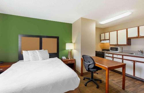 Akron Hotel | Suburban Studios Copley Akron West