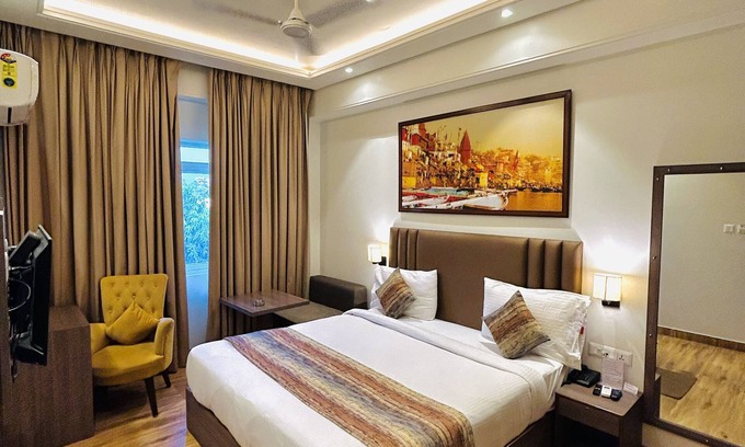 Mahmoorganj Hotel | Sugar Stars Inn