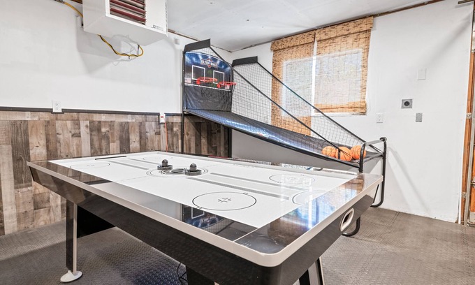 Sugarloaf House | Sugarwood - Game Room, Air Hockey, Foosball, Fenced Yard, BBQ