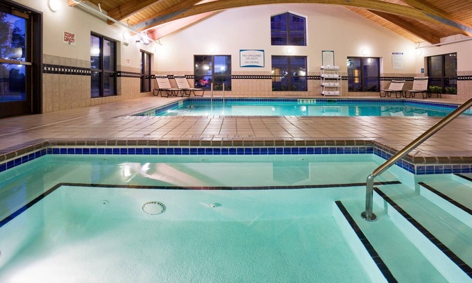 Eagan Condo | Suite 5 Mins to Mall of America w/24 Hour Gym !