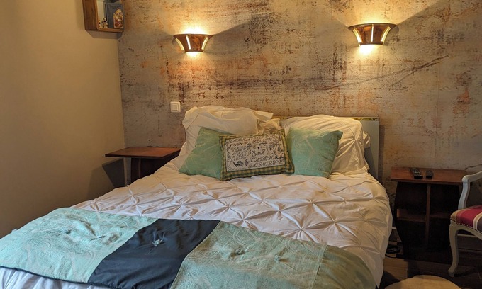 Palinges Bed & Breakfast | Suite chambre d'hotes with character in the country-side