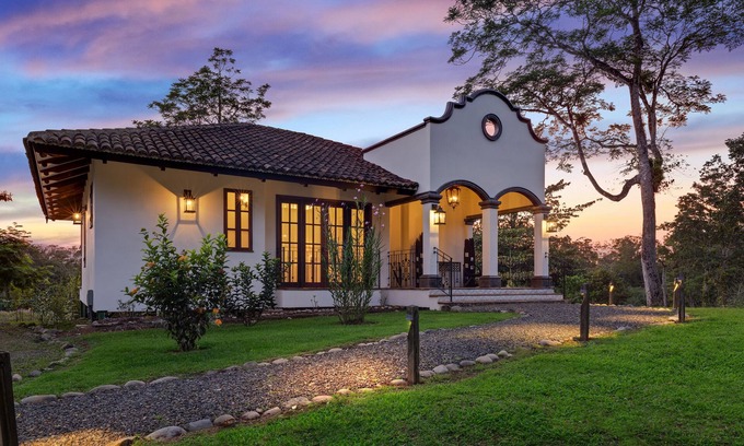 Tigre House | Suite Deluxe King with Plunge Pool & Outdoor Showe