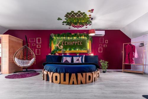 Pezarches Apartment | Suite L'echappee - Maison romantique - SPA & Sauna Privatif- Pole Dance - Lit rond avec miroir au plafond