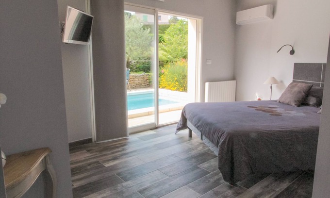 Malaucene Apartment | Suite La Calade at the foot of Mt Ventoux with swimming pool