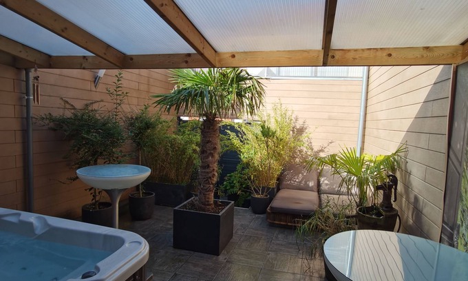Tourcoing House | Suite with jacuzzi - Thailand Garden