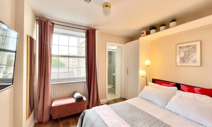 Somers Town Apartment | Suite with Private Bathroom in Camden