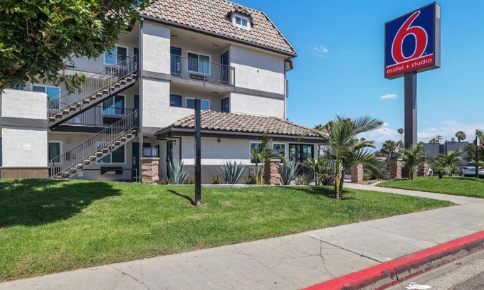 Central Escondido Hotel | Suites Escondido CA