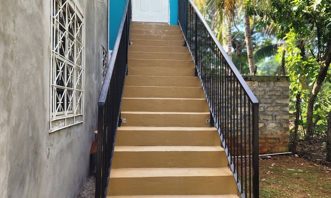 Santa Cruz Apartment | Summaz Oasis- Cozy 2-bedroom apartment with WiFi, AC in charming Santa Cruz