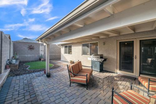 Paradise Valley Village House | Summer all year round home