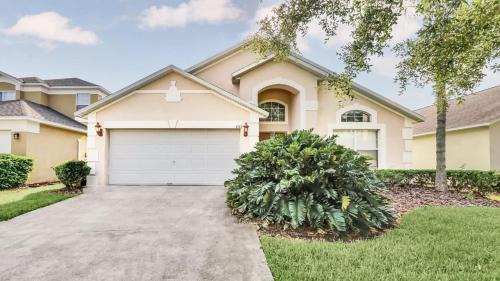 Kissimmee House | Summer Getaway - 5-Bedroom Home with Private Pool!