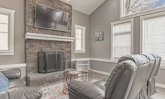 Walker Valley House | Summer Retreat 8BR on 6 Acres of Land