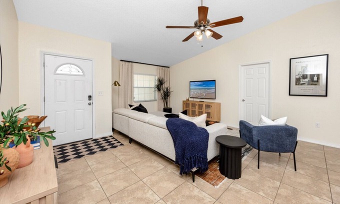 Terrace Park House | Summer Safari - GORGEOUS Home Near Busch Gardens & USF