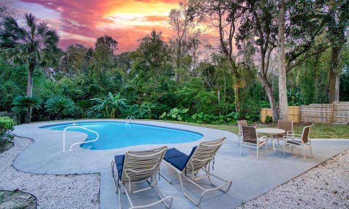 Del Rio House | SUMMER SPOT! Luxe Poolside Escape Grill In Julington Creek~Sleeps 10