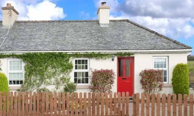 Frosses Cottage | SUMMERHILL COTTAGE, pet friendly in Mountcharles, County Donegal