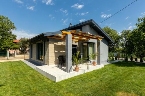 Krapets Villa | Summerland 1