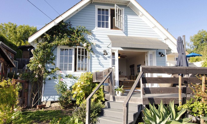 Summerland Cottage | Summerland - Ocean View Home, Dogs Welcome!